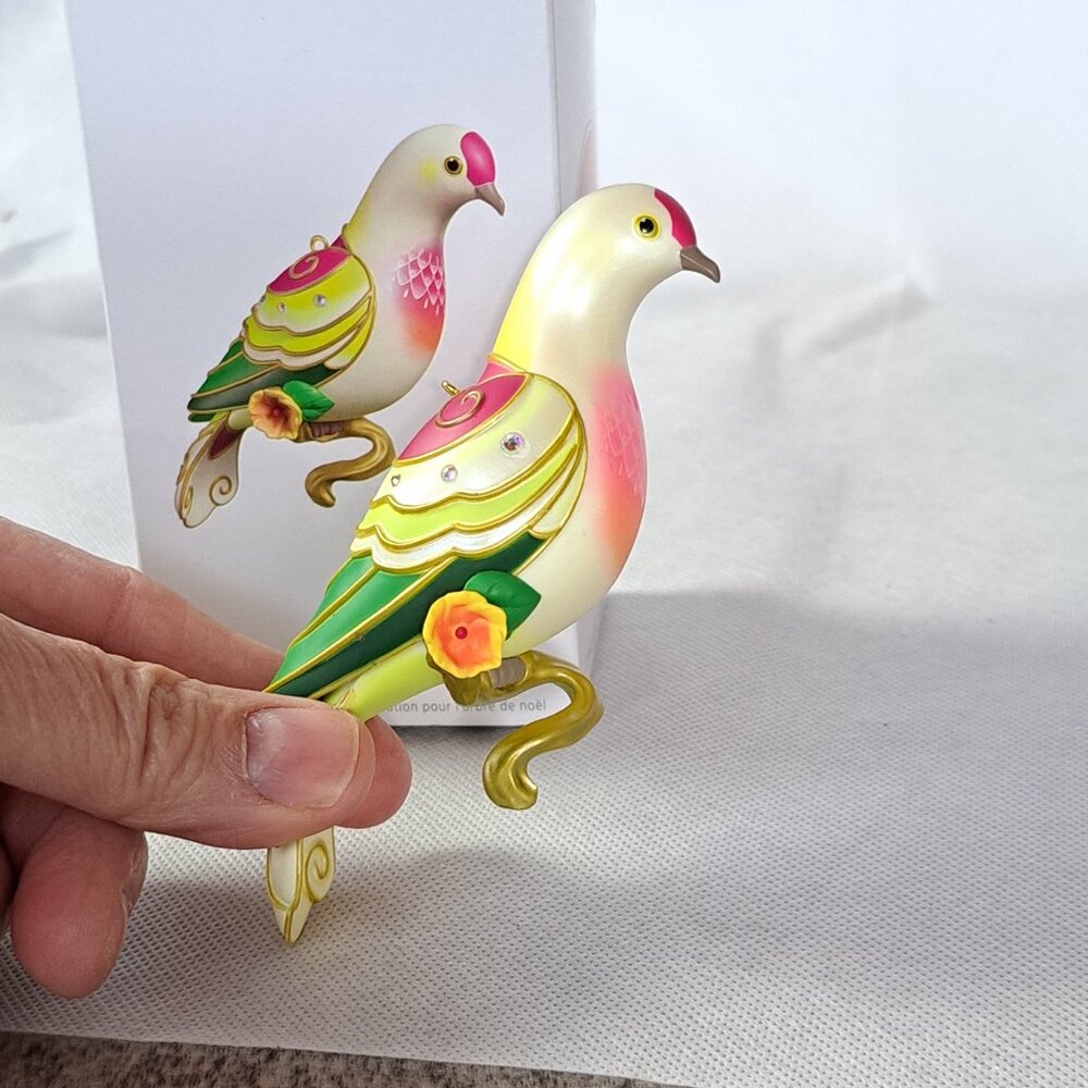 2025 Hallmark FRUIT DOVE Bird KOC Member Exclusive Keepsake Ornament - NEW